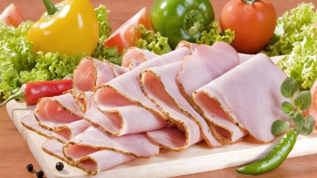 الأطعمة الخمسة التي يحذر خبراء التغذية من تناولها بسبب مخاطرها الصحية العالية